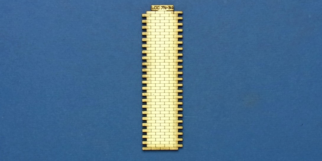 LCC 7N-34 O-16.5 shelter/station wall extension panel - type 3 4 brick wide wall extension panel for the narrow gauge range of building parts.